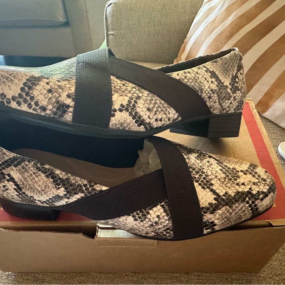 CLARK’s Collection Leather Slip On Loafers Size 9W. Animal Print NEW. MSRP $78 - Picture 6 of 16